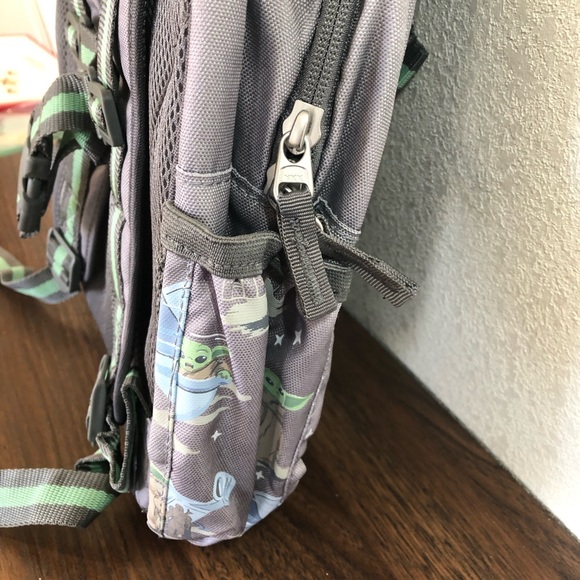 Pottery Barn Mackenzie The Mandalorian Grogu Glow-in-the-Dark Backpack Small - Picture 9 of 10